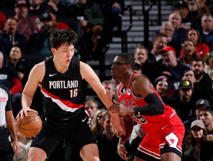 关于NBA季后赛赛后再迎强敌；菲尼克斯太阳篮板制胜；主帅态度——管理层满意；赛程密集仍需轮换的信息